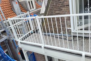 Goedkoop balkonhek laten maken